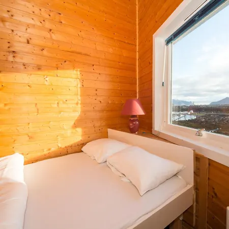 Astra Whale - Waterfront Boutique In Lofoten Kabelvåg